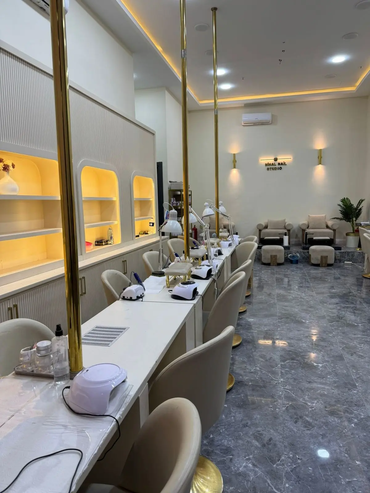 Nihal Nail Studio – Manikür ve protez tırnak masaları